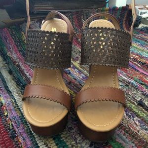 SODA Brown Wedges